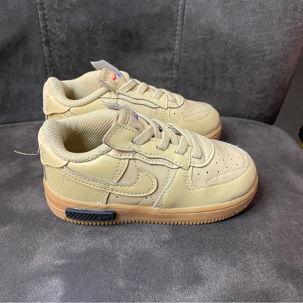 Nike Toddlers 8C Tan Sneakers